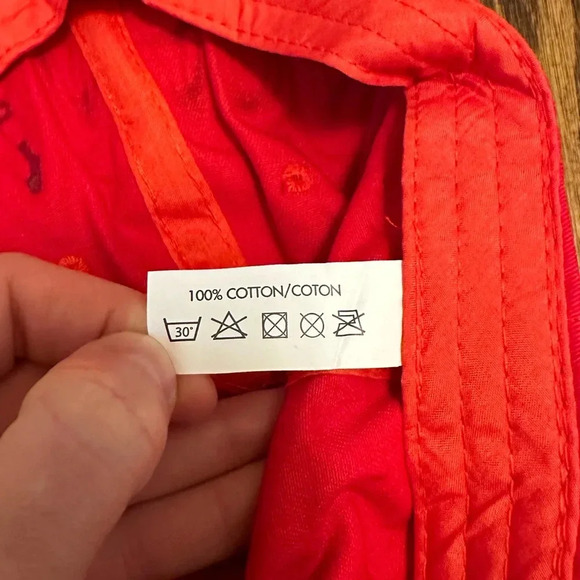 Canada Hat with Crystals - Picture 3 of 4